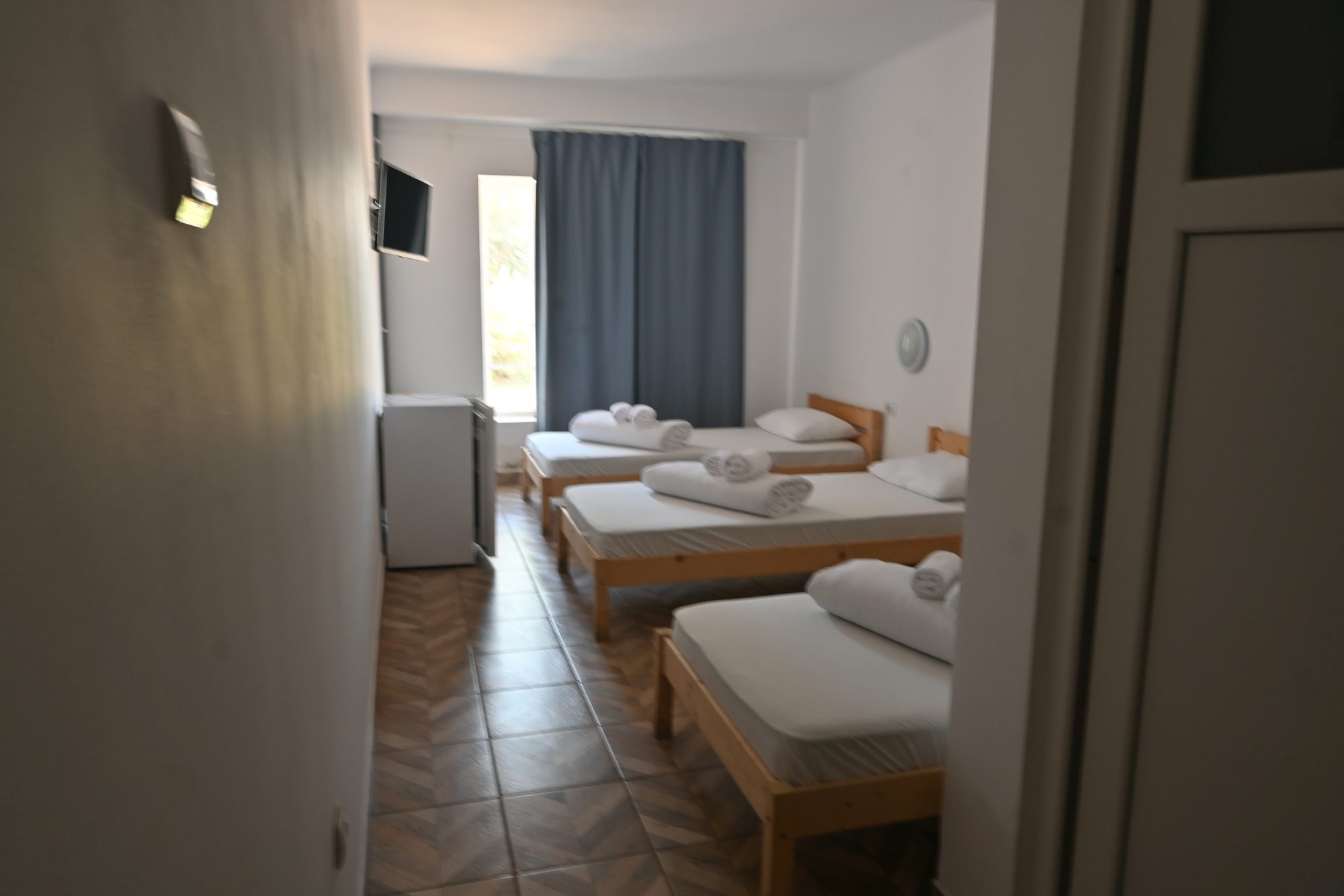 Cameră cu paturi single și frigider, hostel Miotur Berceni